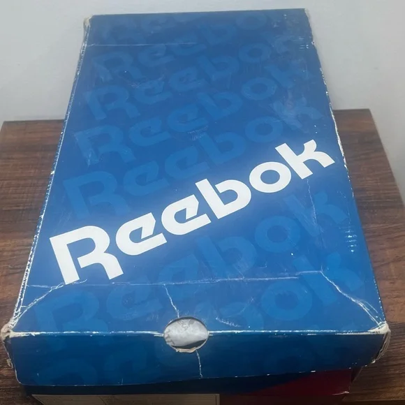 Melody Ehsani x Reebok Love sneaker - Picture 3 of 11